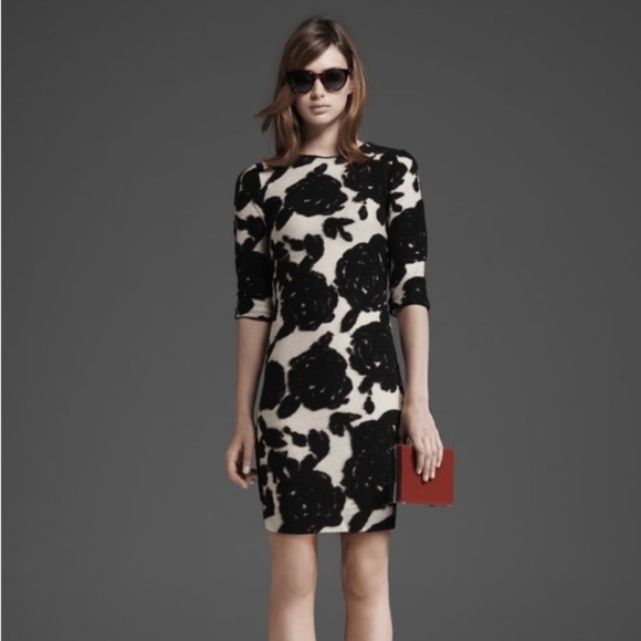 Reiss Dresses & Skirts - Reiss Lavine Flower Bodycon Dress Gold Tan Navy Sweater Dress Sheath Size 6